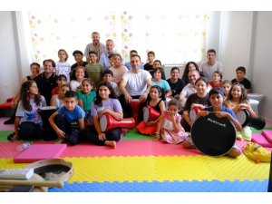 GİRNE MANSUROĞLU KÜLTÜR MERKEZİ’NDE MİNİKLER SANAT COŞKUSU  YAŞADI