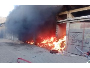 KIRIKHAN’DA İŞ YERİ ALEVLERE TESLİM OLDU