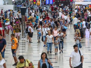 ANTALYA HAVALİMAN'NDA UÇAK VE YOLCU TRAFİĞİ REKORU