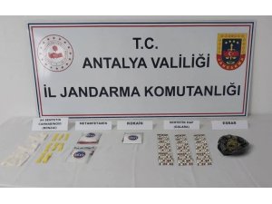ANTALYA’DA UYUŞTURUCU OPERASYONUNDA ÇOK SAYIDA MADDE ELE GEÇİRİLDİ