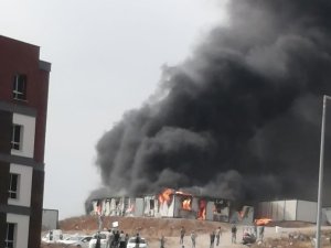 OSMANİYE’DE İNŞAAT İŞÇİLERİNİN KALDIĞI KONTEYNERDE YANGIN
