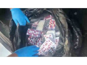 TAKSİYLE UYUŞTURUCU SEVKİYATI YAPMAK İSTEDİLER: 2 BİN 796 HAP YAKALATTILAR