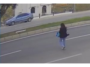 TELEFONA BAKARKEN OTOMOBİLİN ÇARPTIĞI GENÇ KIZ, 5 AY SONRA HAYATINI KAYBETTİ