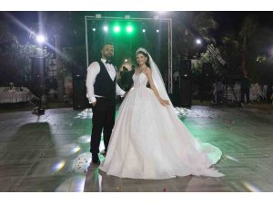 KÜBALI GELİN ARAP USULÜ DÜĞÜNLE DÜNYAEVİNE GİRDİ