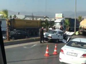 OTOMOBİL TANKERE ÇARPTI SÜRÜCÜ AĞIR YARALANDI