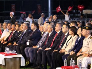 "BU MİLLET ALLAH'TAN BAŞKA KİMSENİN ÖNÜNDE DİZ ÇÖKMEZ"
