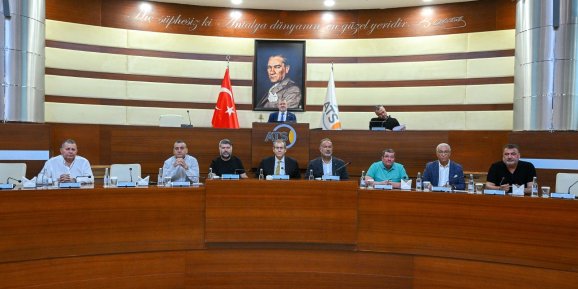 Öztürk'ten yönetime eleştiri