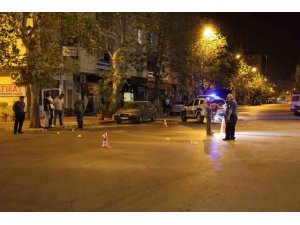 SOKAK ORTASINDA SİLAHLA DEFALARCA ATEŞ EDİLDİ, POLİS ŞÜPHELİLERİN PEŞİNE DÜŞTÜ