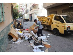 MERSİN’DE ÇÖP TAKSİLER MOBİLYA ATIKLARI İÇİN NÖBETTE