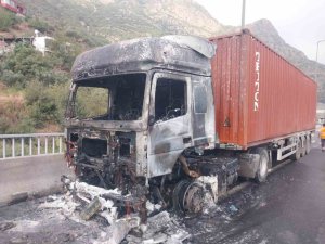 OSMANİYE’DE TIRDA ÇIKAN YANGIN SÖNDÜRÜLDÜ