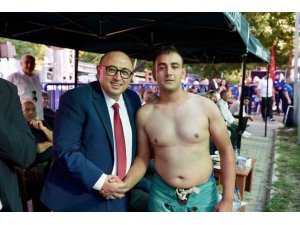 250’DEN FAZLA PEHLİVAN KATILDI: YÖRÜKLERİN GÜREŞİ RENKLİ GEÇTİ