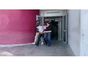 MASAJ SALONUNA FUHUŞ BASKINI: KADINLARLA GİZLİ GEÇİTTEN ÇATIYA ÇIKAN ŞÜPHELİ YAKALANDI