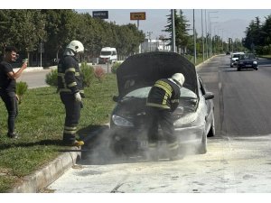 ISPARTA’DA SEYİR HALİNDEKİ OTOMOBİL ALEV ALDI