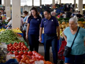 PAZAR TEZGAHINDA 'İRİLİ, UFAKLI' ALDATMACAYA 3 BİN 541 LİRA CEZA