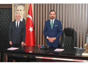 KÜRŞAD ZORLU’DAN ÖZGÜR ÖZEL’E GÖNDERME: "SAYIN ÖZEL BALIKÇILIĞI ÖNEMSİYORSA İZMİR KÖRFEZİ’NE GİDİP BİR BAKSIN"