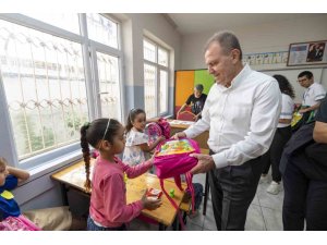 MERSİN’DE 1. SINIF ÖĞRENCİLERİNE ÇANTA VE KIRTASİYE SETİ