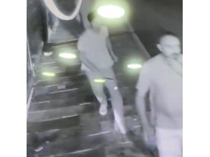ÖLÜMLE BİTEN BIÇAKLI SALDIRI GÜVENLİK KAMERASINA YANSIDI