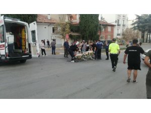 ISPARTA’DA HAFİF TİCARİ ARAÇLA MOTOSİKLET ÇARPIŞTI: 1 YARALI