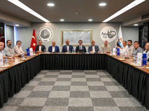 MEVLÜT ÇAVUŞOĞLU’NDAN ANTALYA BORSA’YA ZİYARET