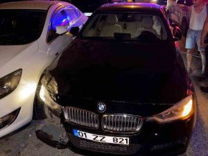EMNİYETİN KARŞI SOKAĞINDA 6 ARACA ÇARPARAK ZARAR VERİP YAYA KAÇTI