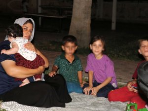 4 ÇOCUĞUYLA SOKAKTA KALDI