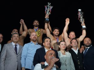 ELMALI'DA BAŞPEHLİVAN ENES DOĞAN