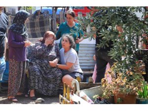 EVİNDE YANGIN ÇIKAN ADAM SÖNDÜRME ÇALIŞMALARINI ÇARESİZ GÖZLERLE İZLEDİ