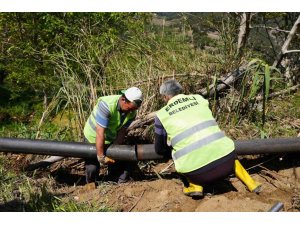 ERDEMLİ BELEDİYESİNDEN ÜRETİCİLERE 32 BİN METRE SULAMA BORUSU DESTEĞİ