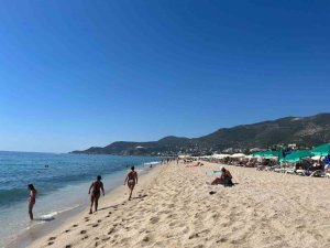 ALANYA’DA EYLÜL AYINDA PLAJLAR DOLDU