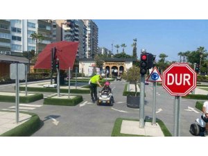 ÇOCUKLARA TRAFİKTE GÜVENLİ YARINLAR EĞİTİMİ
