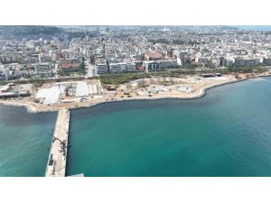 DEPREMLE BİRLİKTE  80 SANTİMETRE KAYMANIN YAŞANDIĞI İSKENDERUN SAHİLİ YENİDEN HAYAT BULUYOR