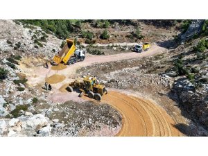 TARSUS’TA MAHALLELERİN ULAŞIM SORUNU ÇÖZÜLÜYOR