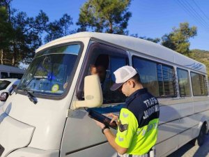 MERSİN’DE JANDARMADAN OKUL SERVİSLERİNDE SIKI DENETİM