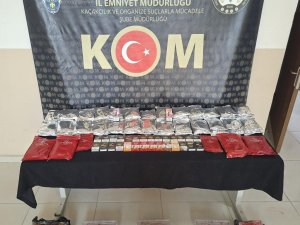 KARGO PAKETİNDEN 61 KİLO KAÇAK NARGİLE TÜTÜNÜ ÇIKTI