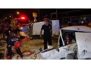 TOFAŞLAR KAFA KAFAYA ÇARPIŞTI, ORTALIK SAVAŞ ALANINA DÖNDÜ: 4 YARALI