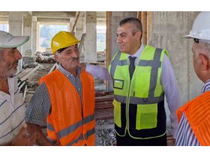MERSİN VALİSİ TOROS, TARSUS’TA YAPIMI SÜREN EĞİTİM YATIRIMLARINI İNCELEDİ