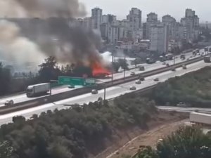ADANA’DA OTOYOL KENARINDA OTLUK ALAN YANGINI