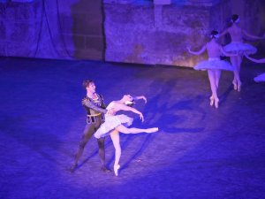 ASPENDOS ANTİK TİYATROSU’NDA TARİHİ GECE