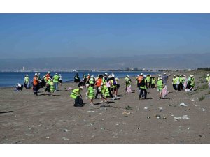 MERSİN’DE ’DÜNYA TEMİZLİK GÜNÜ’NDE SAHİLLER ÇÖPTEN ARINDI
