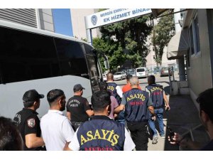 16 MİLYONLUK SOYGUN YAPTILAR, BİRİ DAMDA UYURKEN YAKALANDI: 4 TUTUKLAMA