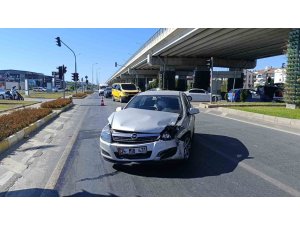 KIRMIZI IŞIK İHLALİ KAZAYA YOL AÇTI: 1 YARALI