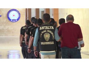 ANTALYA’DA DUBLÖRLÜ 730 MİLYONLUK VURGUN PLANI ÇÖKTÜ: 7 TUTUKLAMA