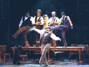 ADT PERDESİ PRÖMİYERLE AÇILIYOR