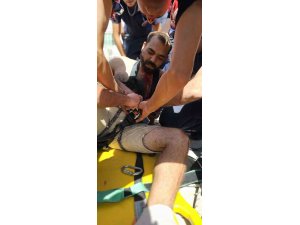 DAMDAN HAVALANDIRMA BOŞLUĞUNA DÜŞEN BOYACIYI İTFAİYE EKİPLERİ KURTARDI