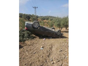 HATAY’DA ZEYTİN BAHÇESİNE UÇAN OTOMOBİLDEKİ 3 KİŞİ YARALANDI