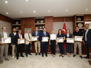 ÖZKAN, ÖĞRETİM ÜYELERİNİ TEBRİK ETTİ
