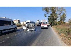 ÖNÜNDEKİ ARACA ÇARPIP DEVRİLEN OTOMOBİLİN SÜRÜCÜSÜ YARALANDI