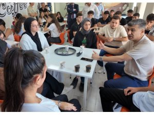 AKDENİZ BELEDİYESİNDEN GENÇLERE ÜNİVERSİTE HAZIRLIK DESTEĞİ