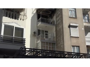 ANTALYA’DA APARTMAN DAİRESİNDE YANGIN: 1 YARALI