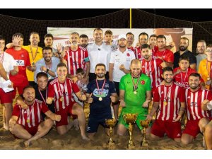TFF PLAJ FUTBOLU LİGİ MANAVGAT ETABINDA ŞAMPİYON ÇİMHAN SARILARSPOR OLDU